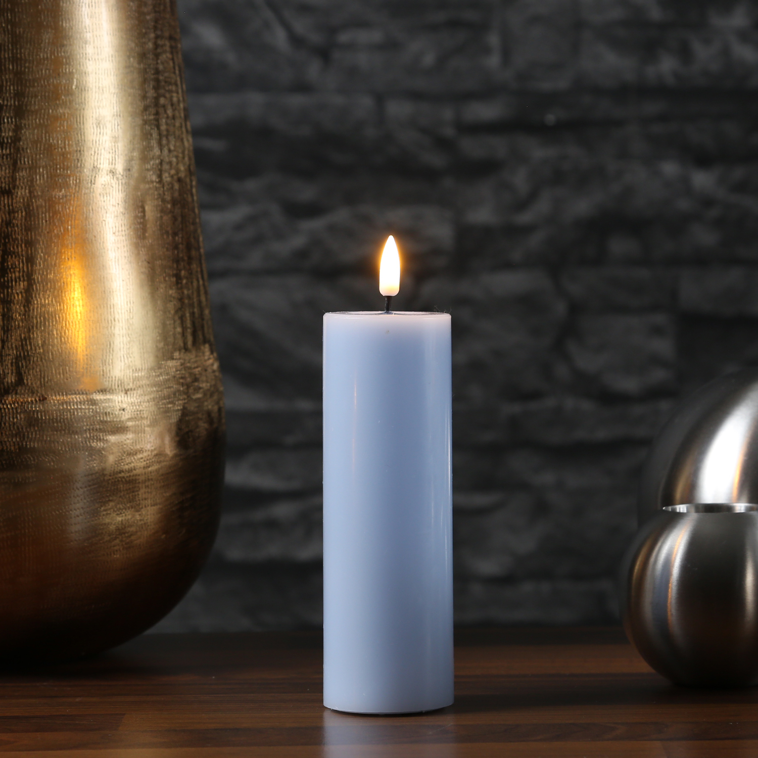 Bild von LED Stumpenkerze MIA - Echtwachs - realistische 3D Flamme - H: 15cm...