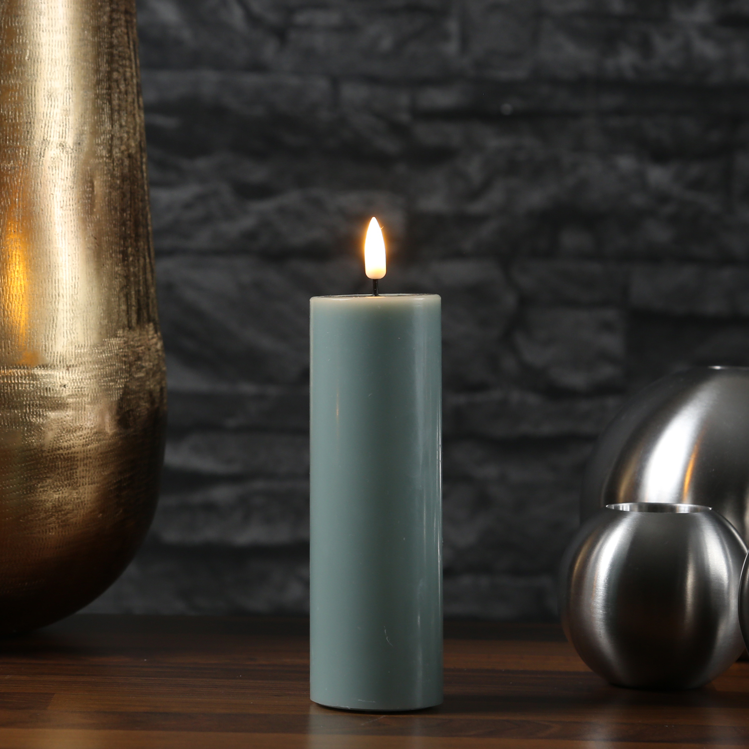 Bild von LED Stumpenkerze MIA - Echtwachs - realistische 3D Flamme - H: 15cm...