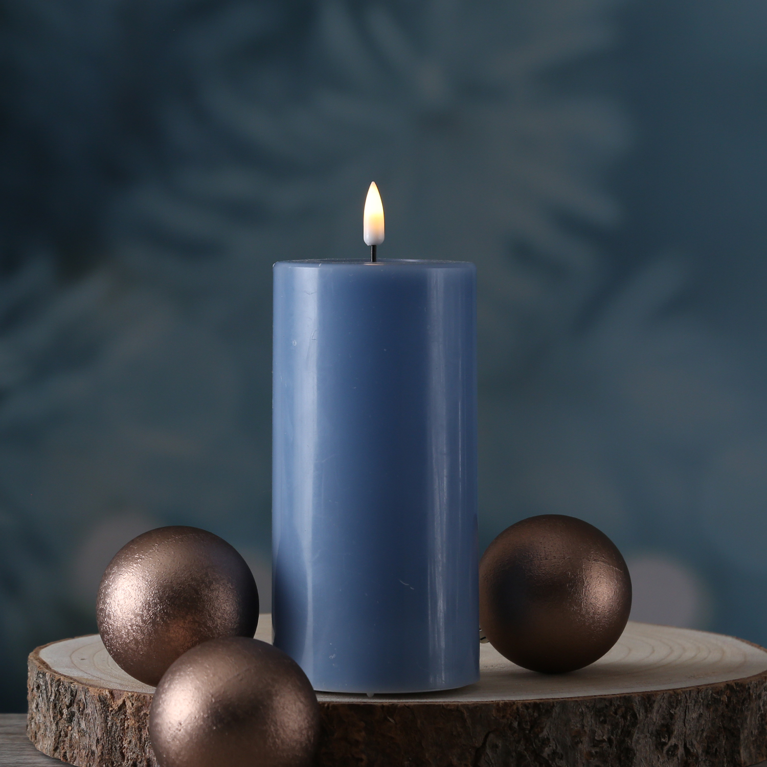 Bild von LED Stumpenkerze MIA - Echtwachs - realistische 3D Flamme - H: 15cm...