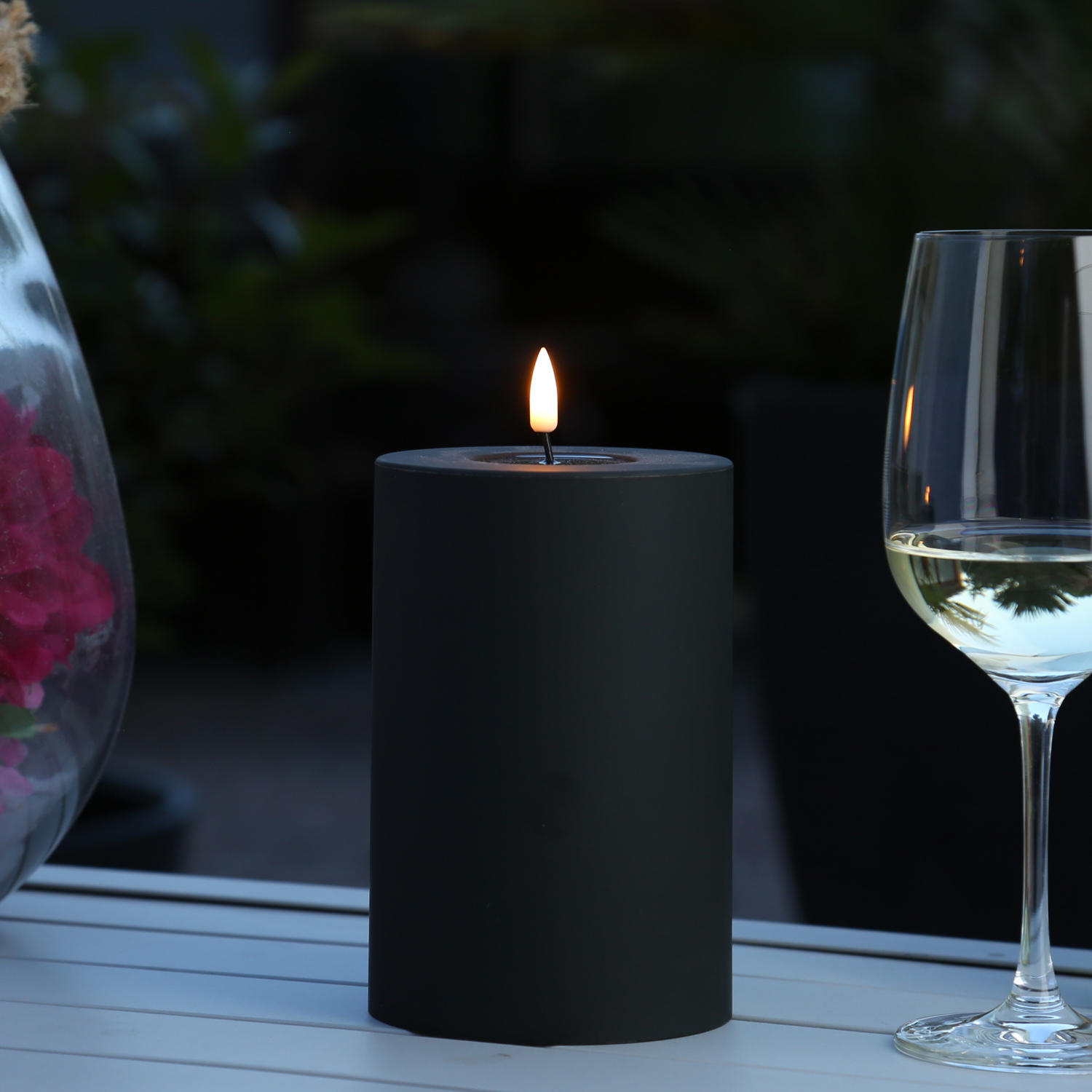 Bild von LED Stumpenkerze MIA - Kunststoff - realistische 3D Flamme - H: 15c...
