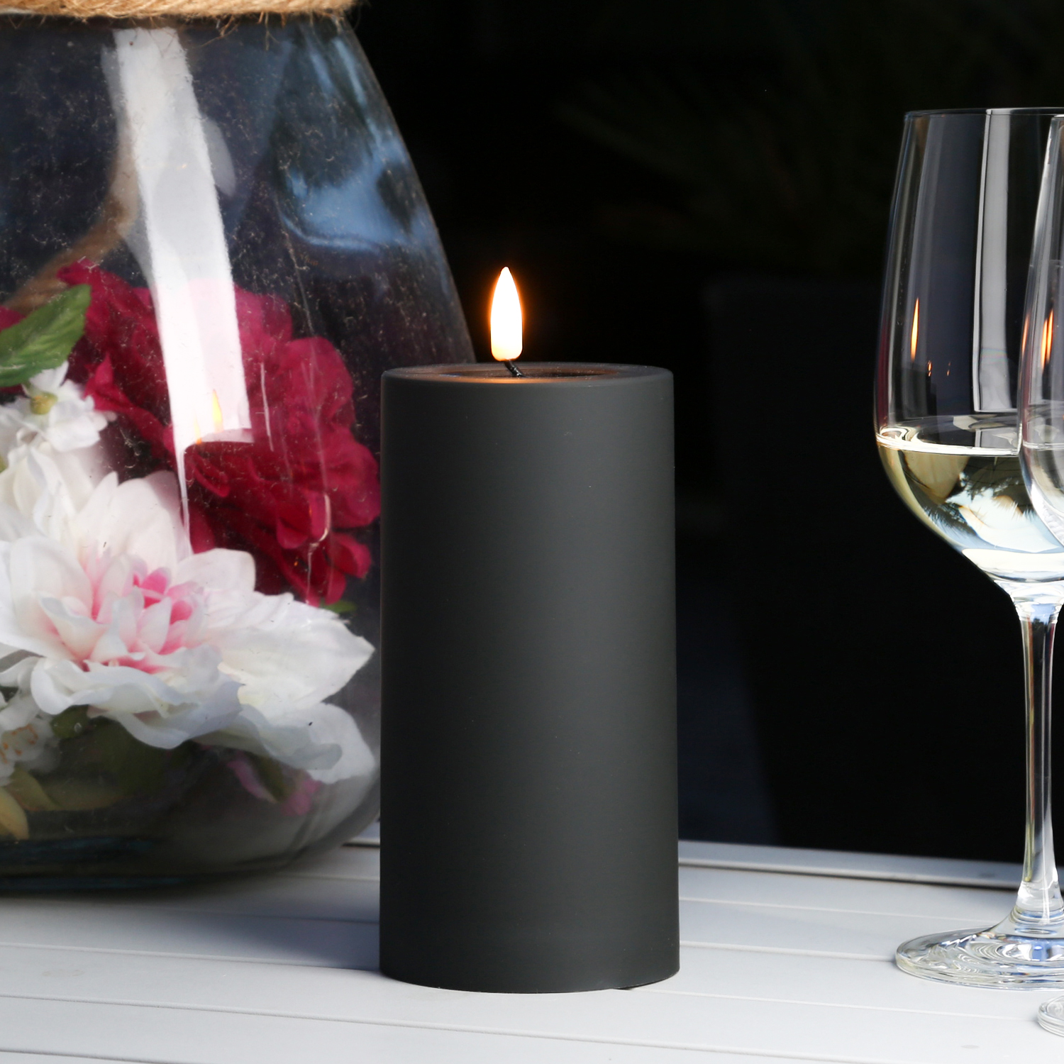 Bild von LED Stumpenkerze MIA - Kunststoff - 3D Flamme - H: 15cm - D: 7,5cm ...