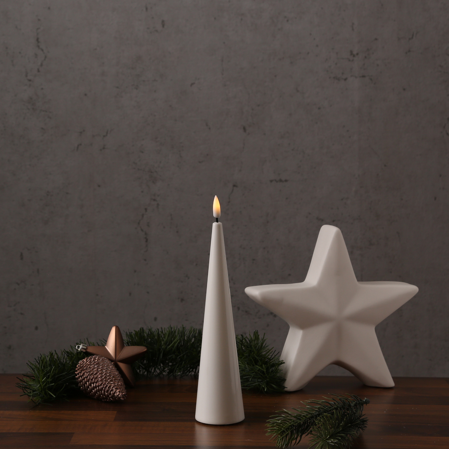 Bild von LED Kegelkerze LEA - Echtwachs - realistische 3D Flamme - H: 20cm -...