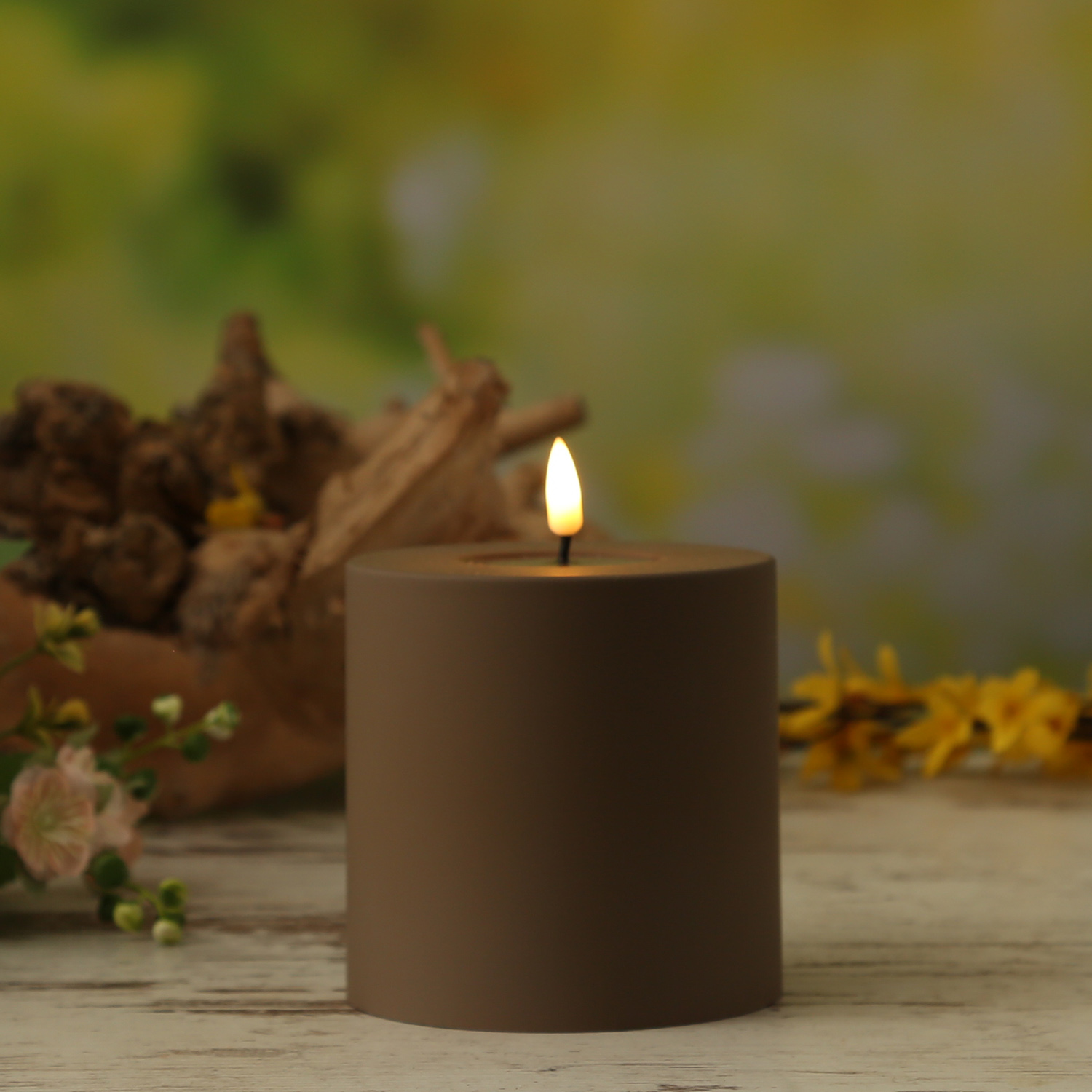 Bild von LED Stumpenkerze MIA - Kunststoff - realistische 3D Flamme - H: 10cm - D: 10cm - für Außen - mokka