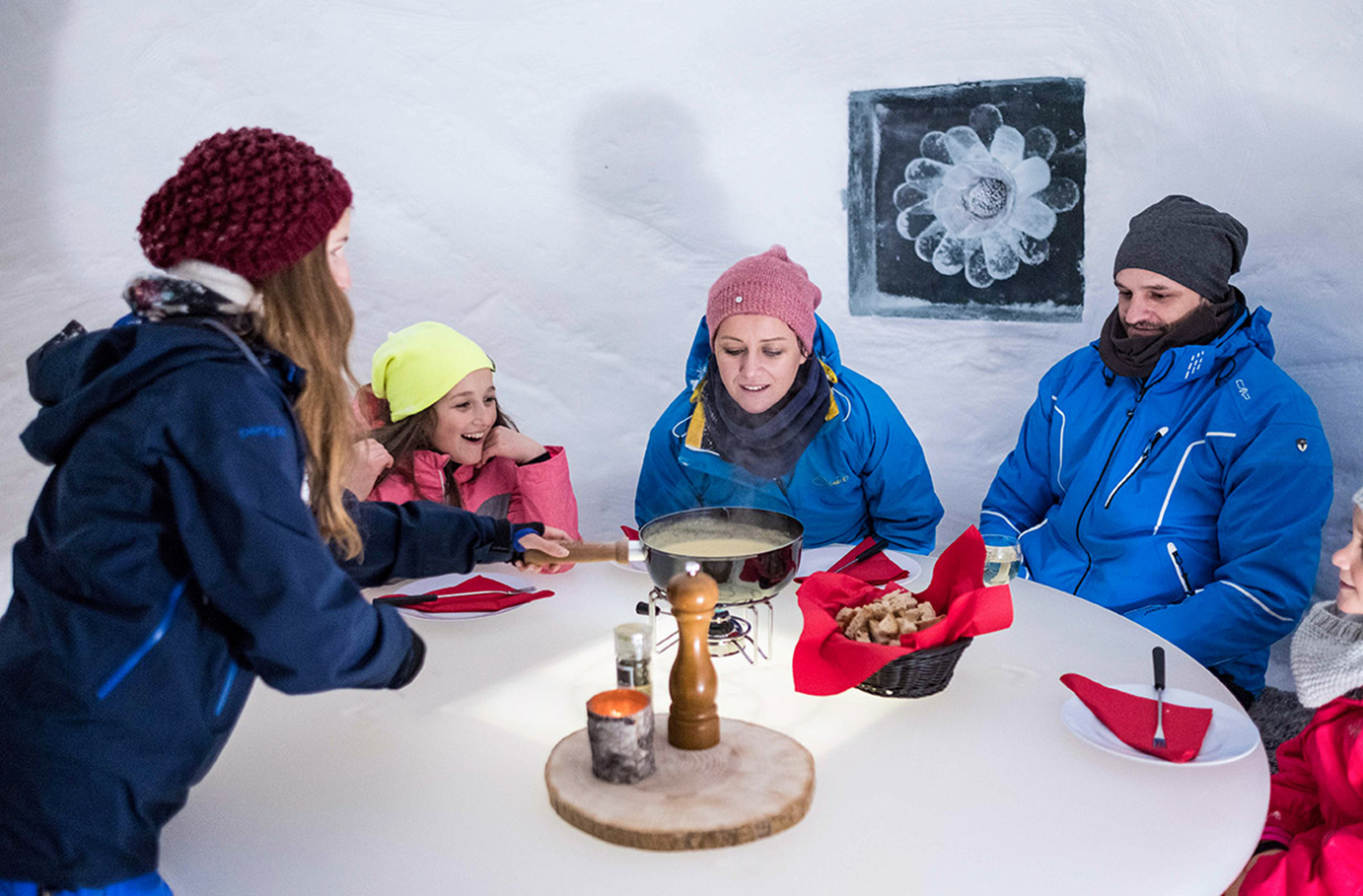 Bild von Fondue essen im Iglu Davos