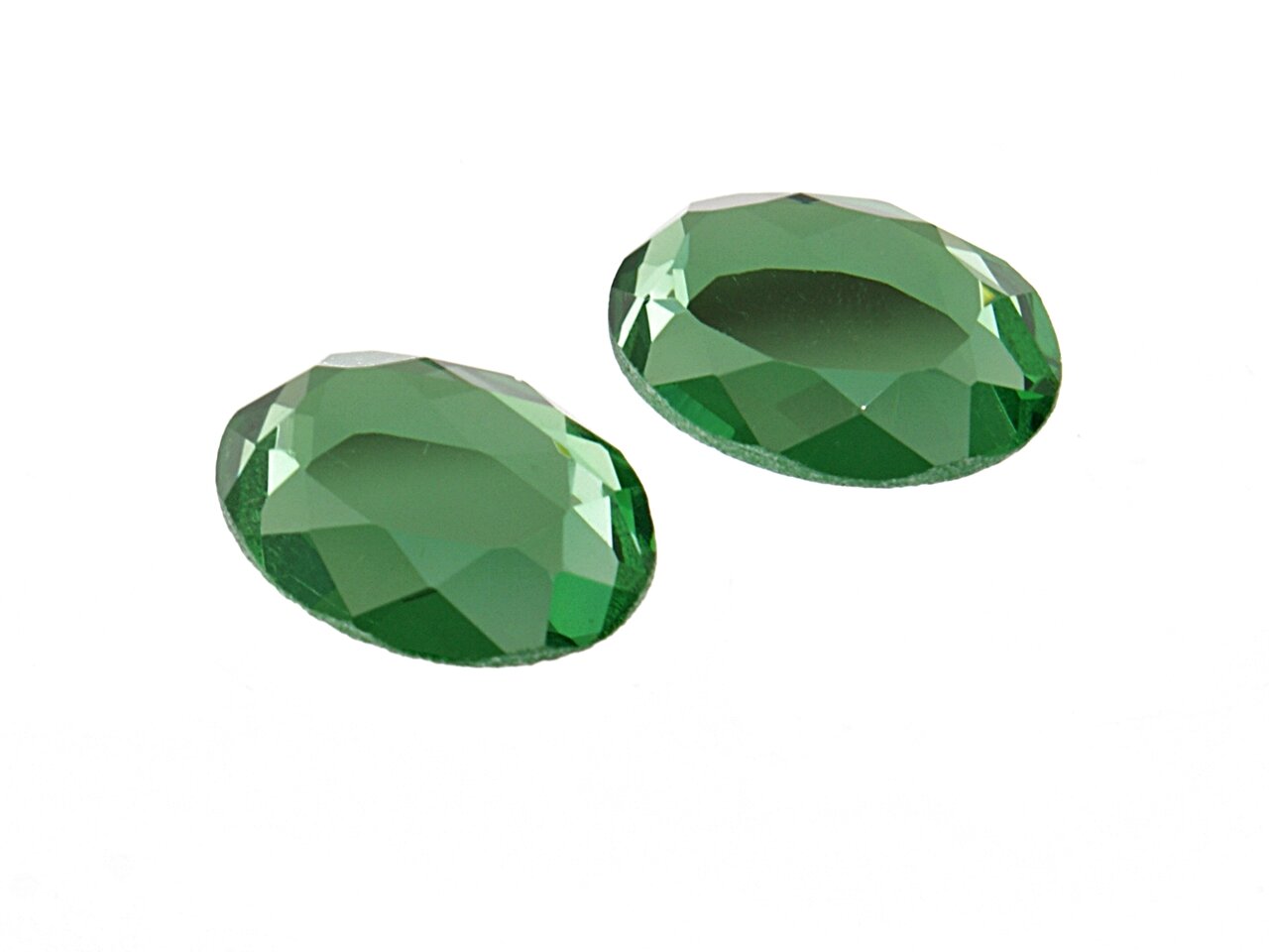 Bild von 2 Glasschliff Cabochons 18 x 13 mm in grün