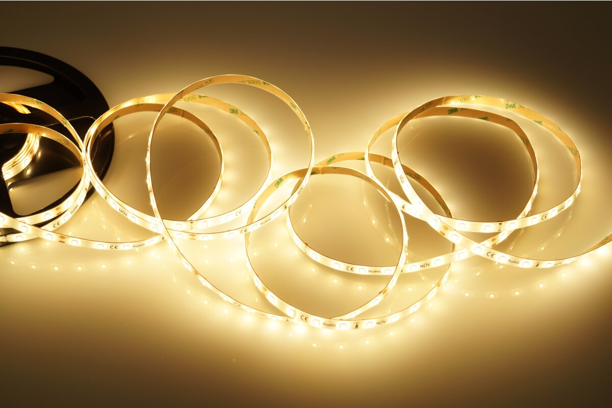 Bild von 5 Meter LED Streifen 24V 2835 Warmweiss 3200K 3W & 64 Leds/M IP63