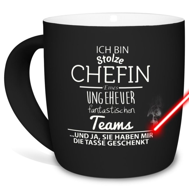 Bild von Tasse mit Lasergravur - Stolze Chefin eines fantastischen Teams - Schwarz