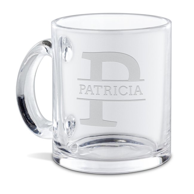 Bild von Glastasse mit Gravur - Initiale P und Name - Eckige Schrift