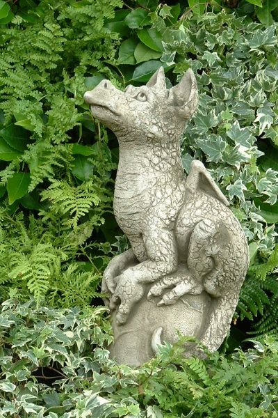 Bild von Gartenfigur "SNAP", Drache, © by Fiona Scott, Steinguss - Original von Vidroflor