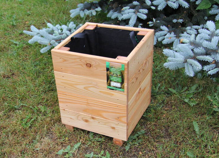 Bild von Pflanzkasten 36x36x28cm aus L?rche mit Vlies und Griffen