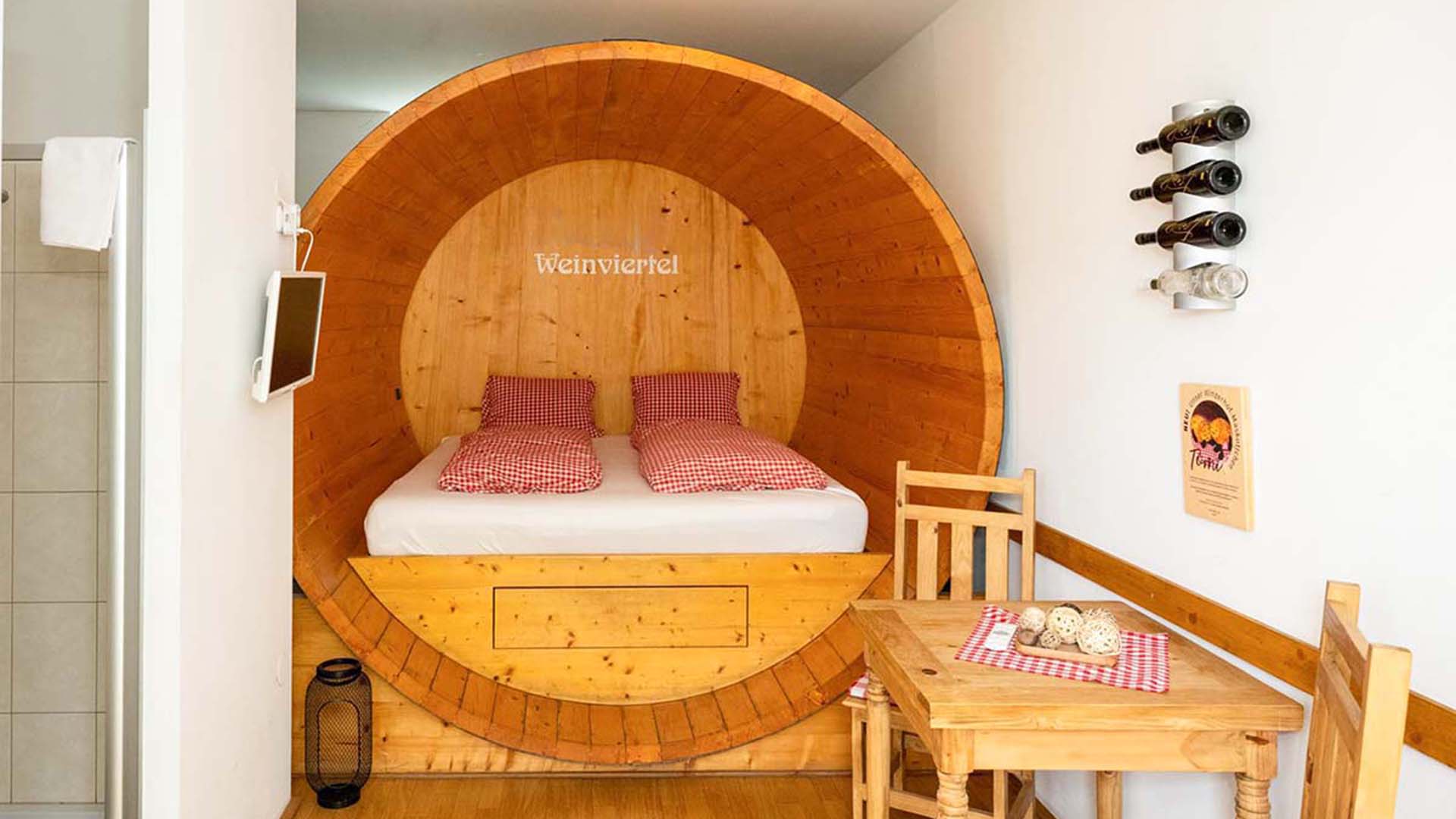 Bild von Nacht in der Weinfass-Suite im Weinviertel für 2