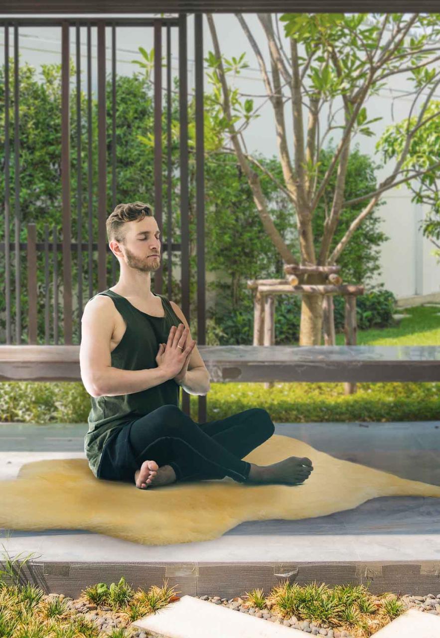 Bild von Hollert Yoga Schaffell Fitnessmatte Pilates Gymnastikmatte Sportmatte Übungsmatte rutschfest versch. Größen Größe 130-140