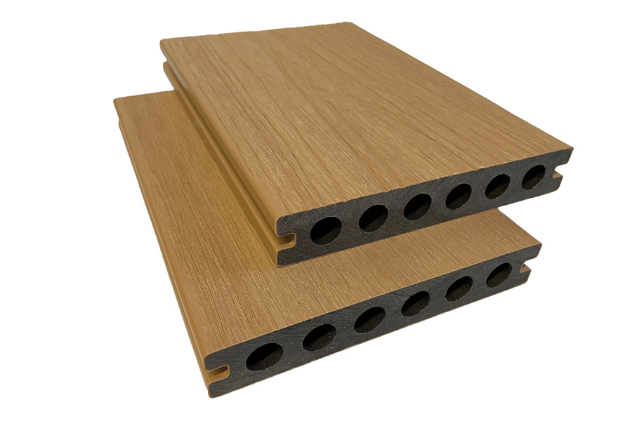 Bild von WPC Terrassendiele, coextrudiert, Multicolor, Hohlkammerdiele, Farbe: Red Cedar, 23 x 138 mm Länge  4 m