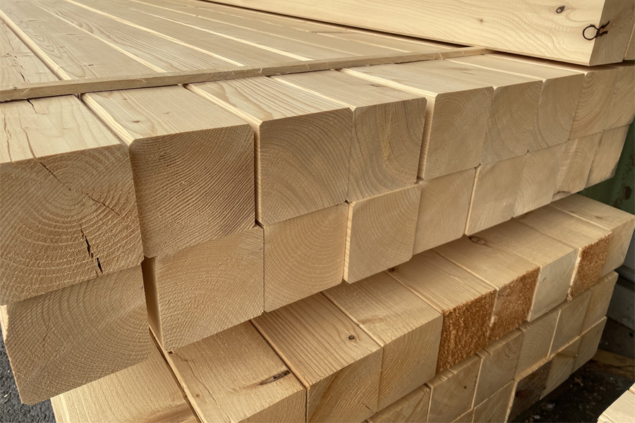 Bild von KVH Holz, Konstruktionsvollholz, KD Trocknung, S10 NSI Qualität, allseitig egalisiert, Kanten gefast 100 x 100 mm in 5 m Länge, 10 St. pro VPE