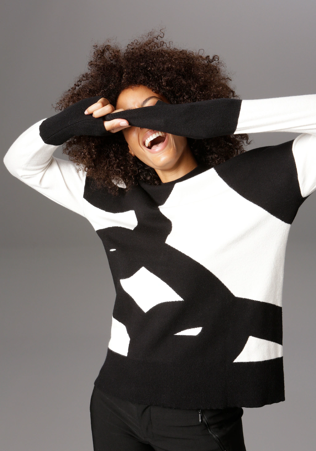 Bild von Aniston SELECTED Strickpullover, mit modisch kurzem Stehkragen
