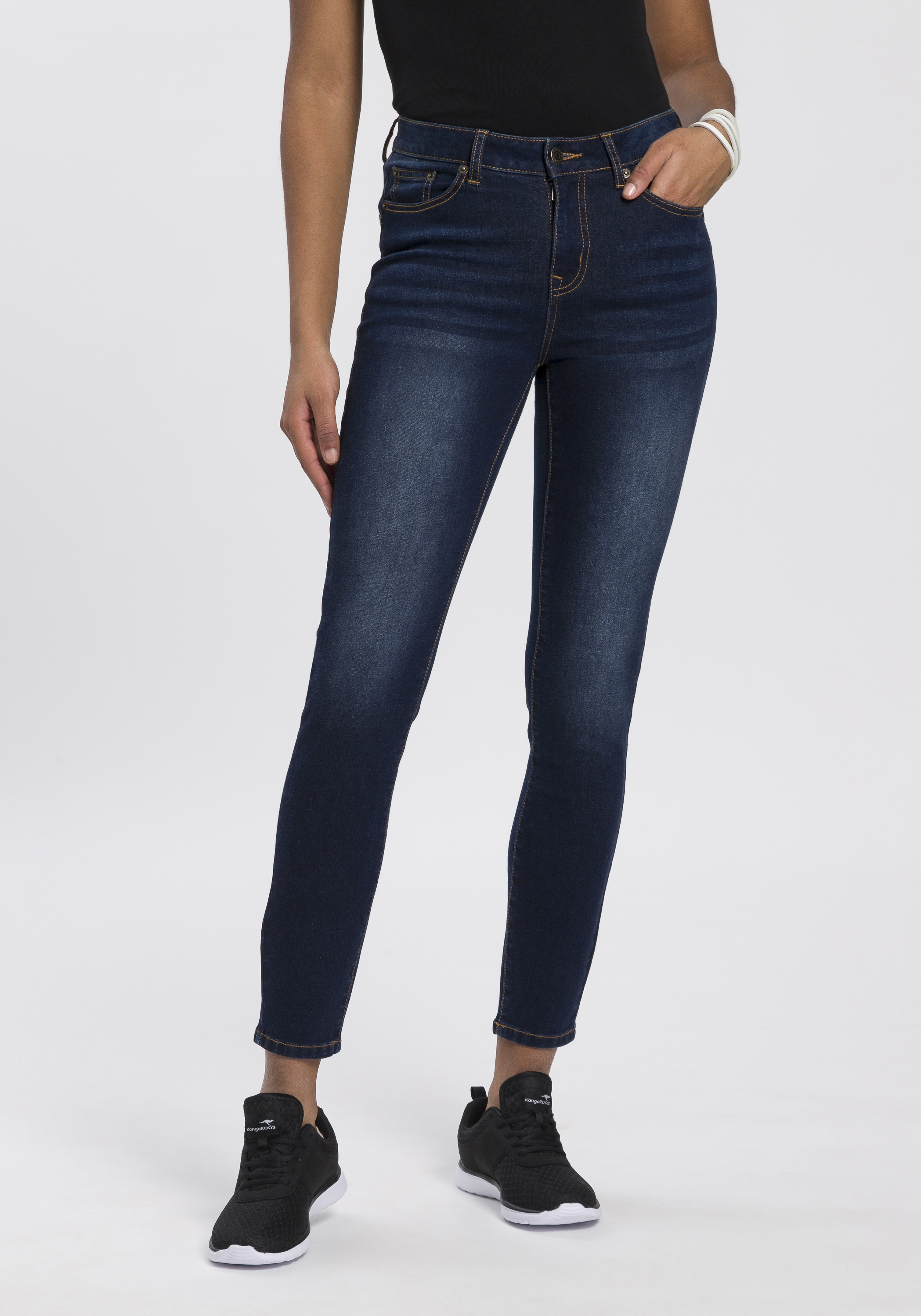 Bild von KangaROOS Slim-fit-Jeans »CROPPED HIGH WAIST SLIM FIT«, schmale Passform, Röhrenjeans, trendige Used-Waschung