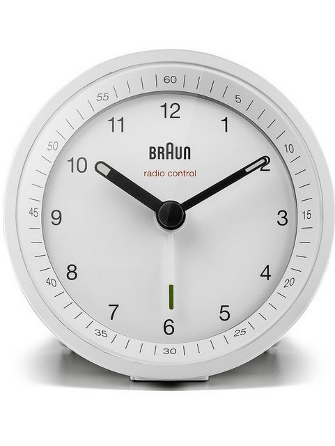 Bild von Klassischer analoger Funkwecker von Braun für die Mitteleuropäische Zeitzone (MEZ/GMT+1) mit Schlummerfunktion und Beleuchtung, ruhigem Uhrwerk, Crescendo-Alarm in Weiß, Modell BC07W-DCF