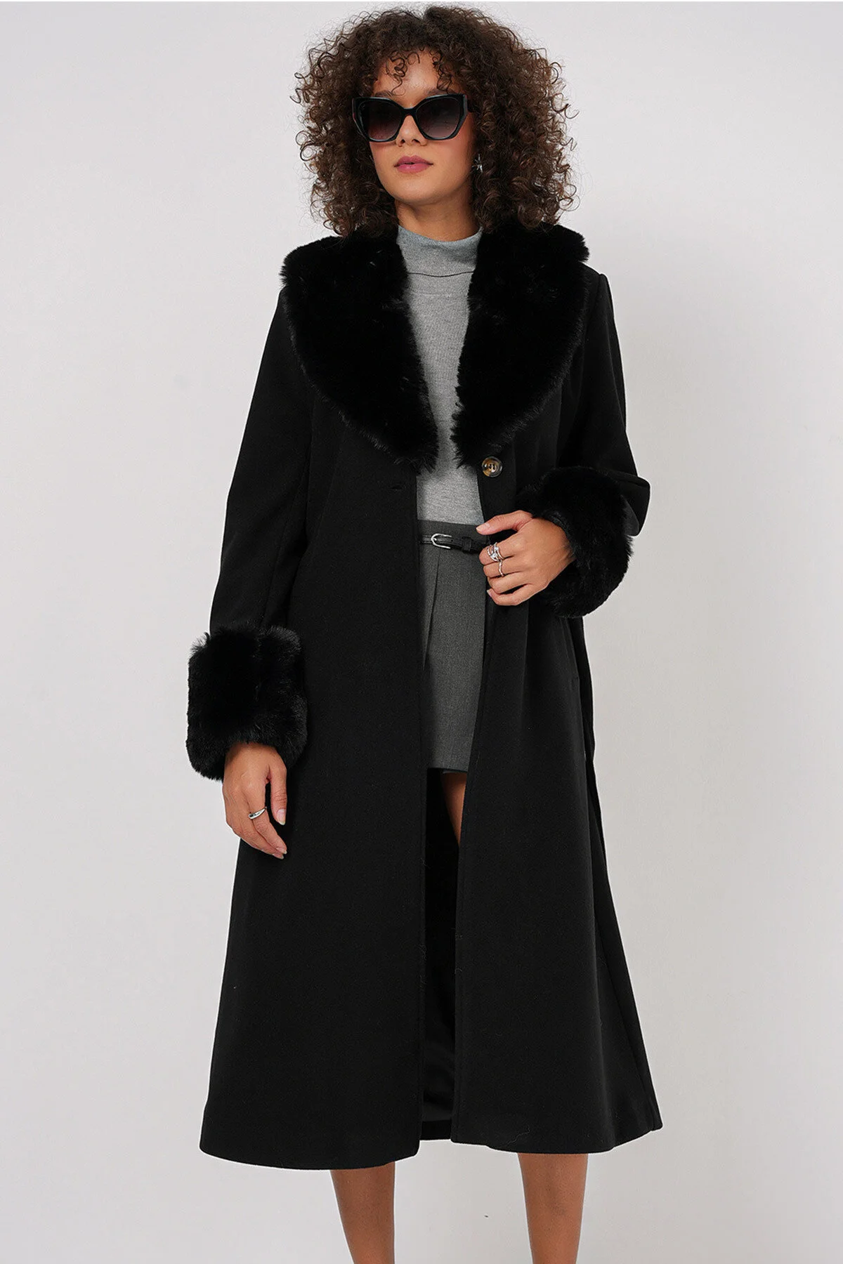 Bild von Bigdart 9149 Modell – Schwarzer Langer Mantel Mit Felldetails für Damen - 36