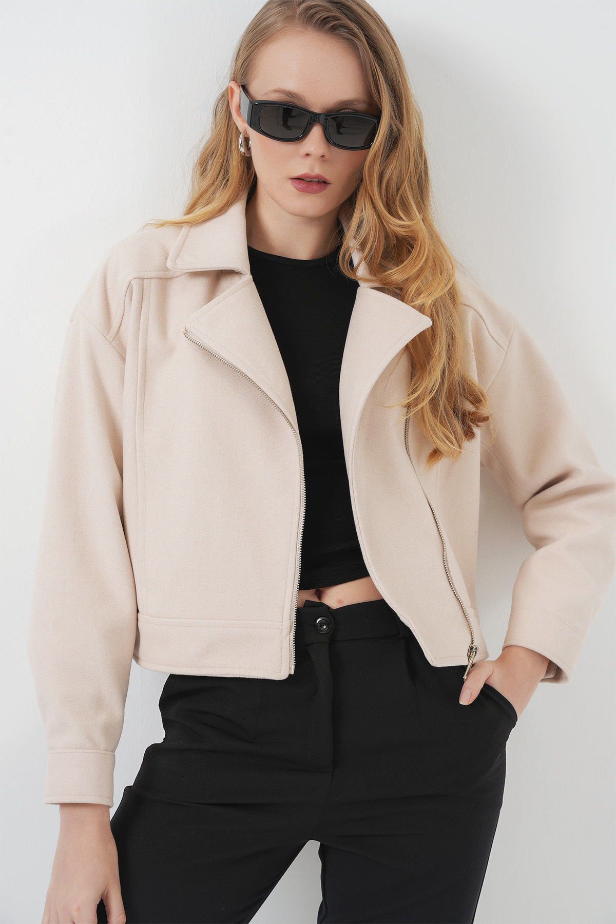 Bild von Bigdart 0717 Model Women's Beige Kurze Kaschmirjacke für Damen - 36