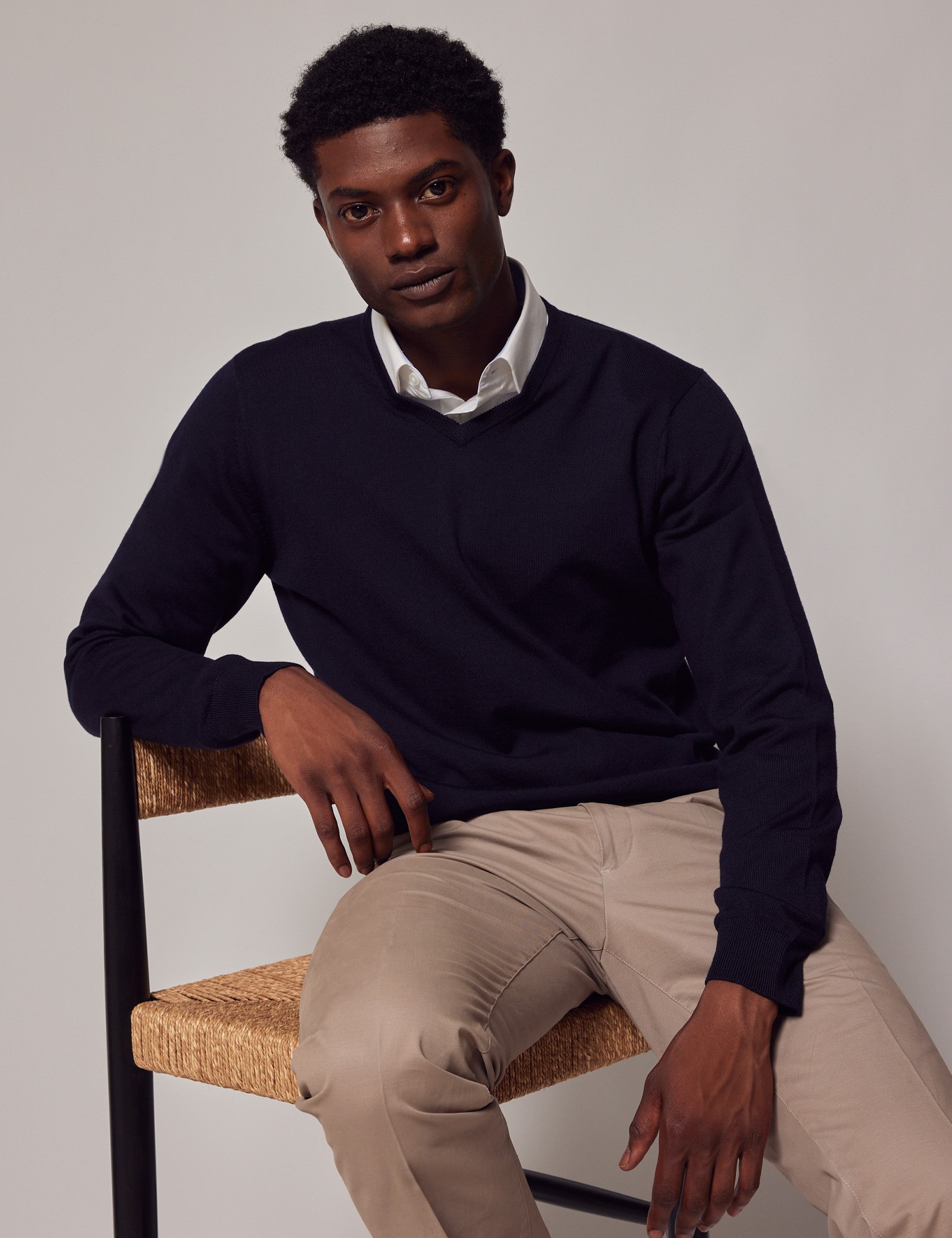Bild von Hawes & Curtis Pullover – Merinowolle – Slim Fit – V-Ausschnitt – Dunkelblau