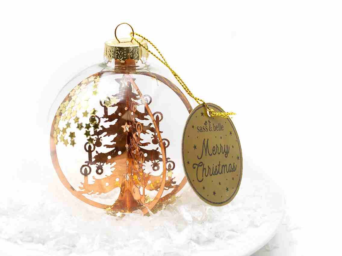 Bild von Weihnachtsbaumkugel aus Glas mit Tannenbaum in Kupfer und Flitter