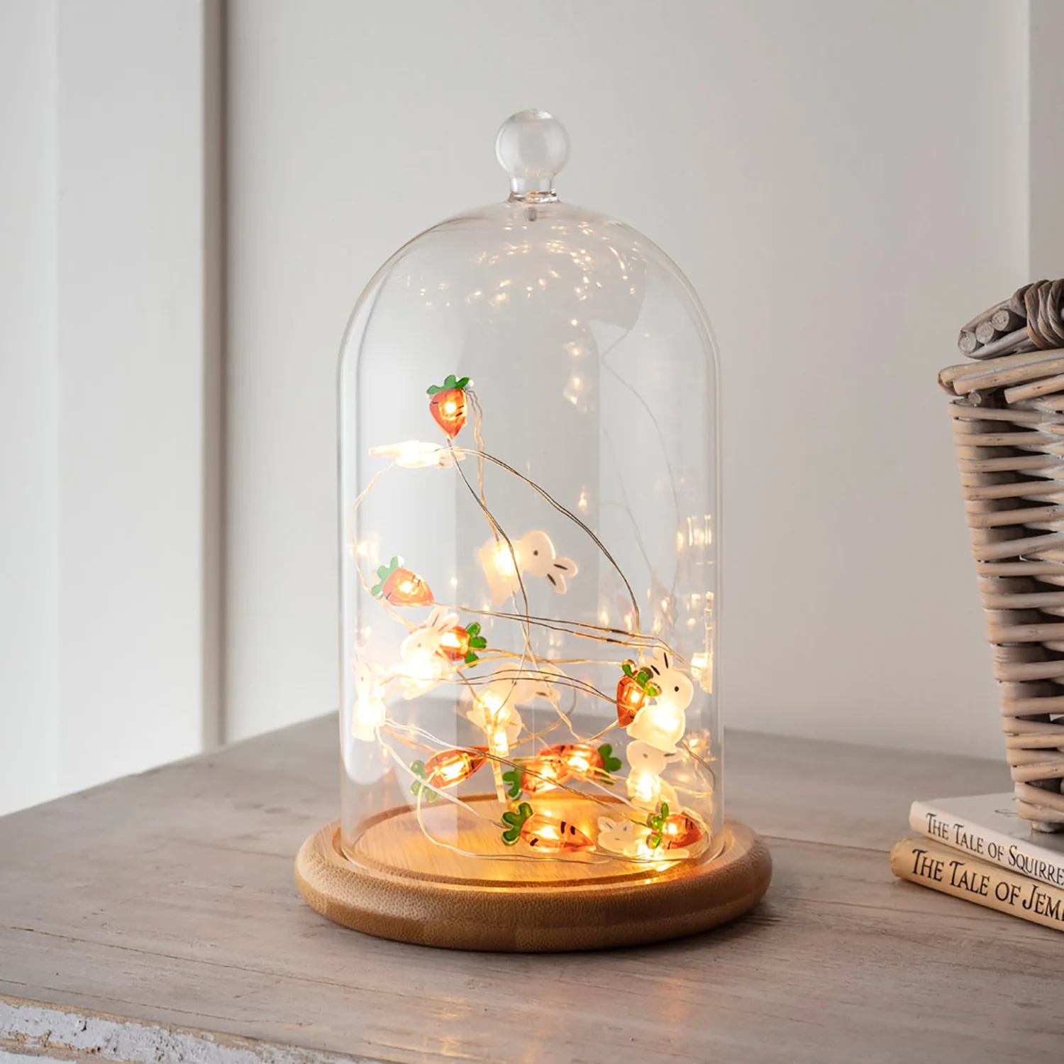 Bild von Glasglocke mit Oster Lichterkette