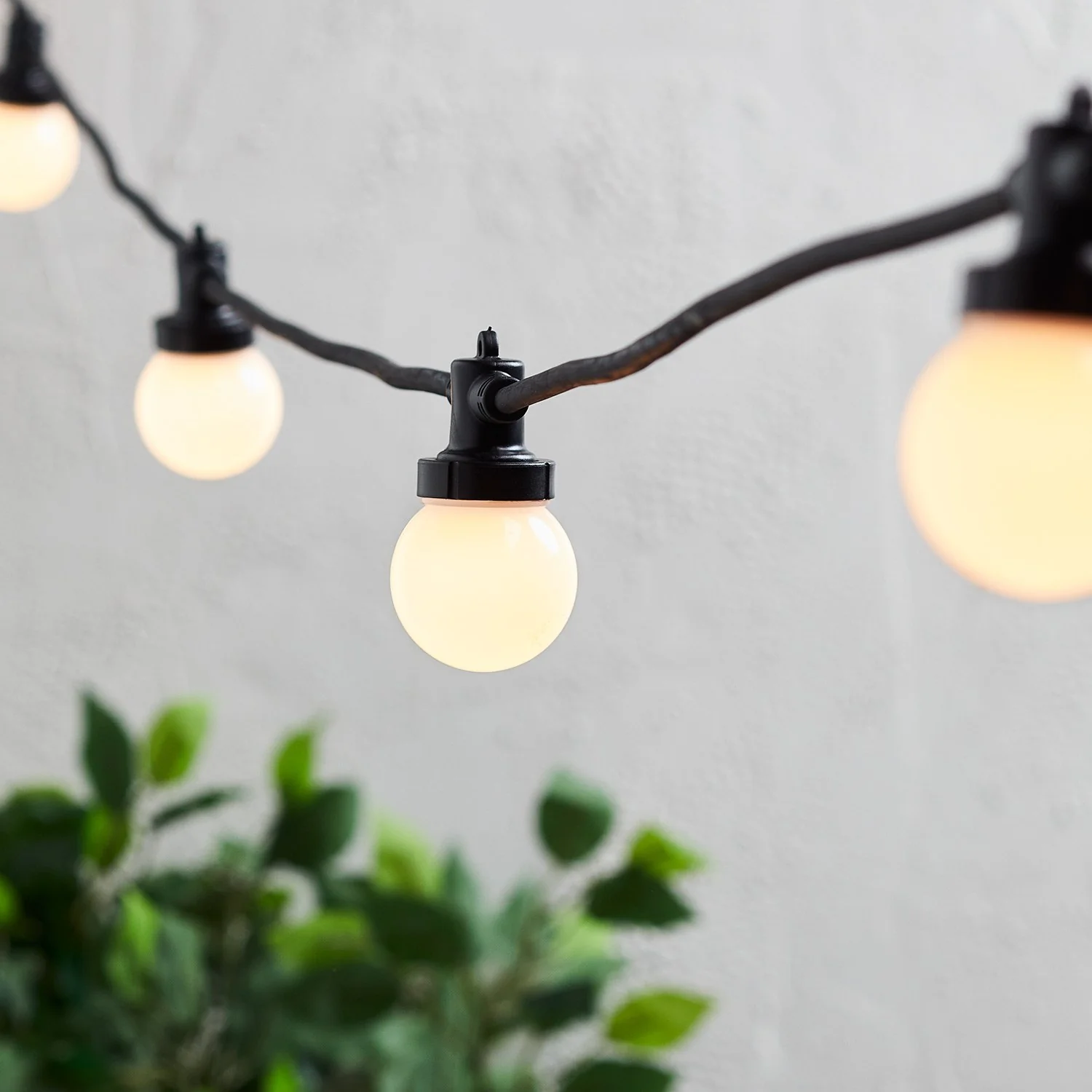 Bild von Pro Connect 90m 180er Party Lichterkette warmweiß koppelbar schwarzes Kabel