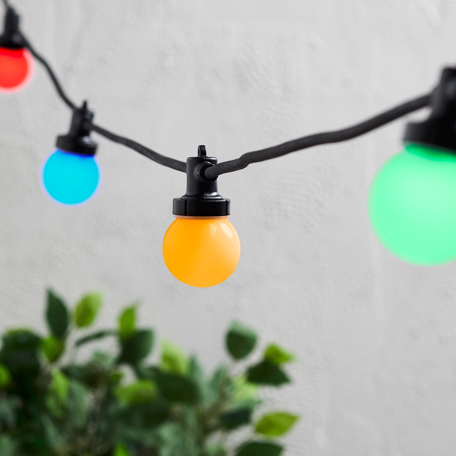 Bild von Pro Connect 15m 30er Party Lichterkette bunt koppelbar schwarzes Kabel