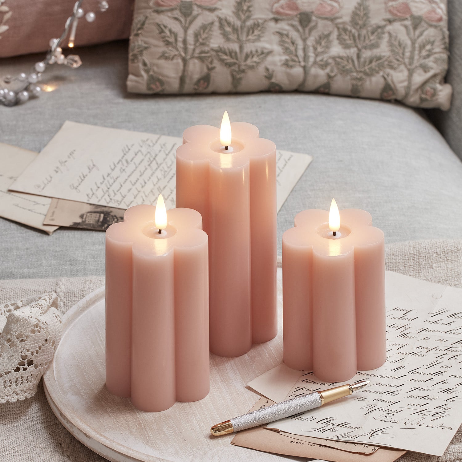 Bild von TruGlow® LED Kerzen Trio rosa Blumen