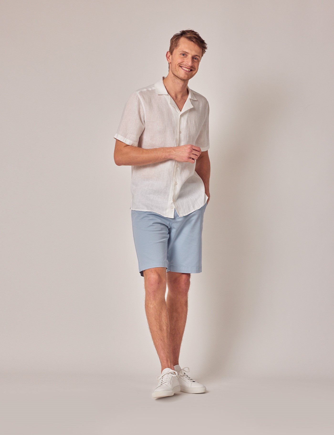 Bild von Hawes & Curtis Chino Shorts – Slim Fit – Bio-Baumwollstretch – Hellblau Bio-Baumwolle Uni Men's