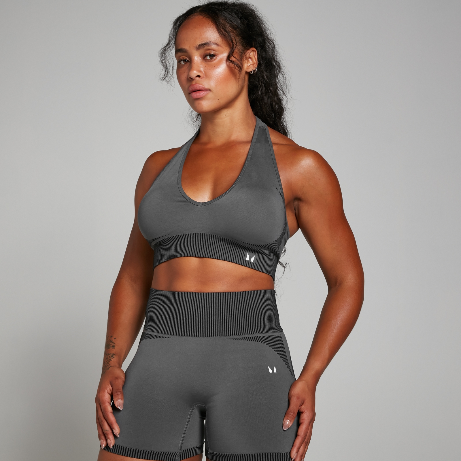 Bild von MP Damen Nahtloser Zweifarbiger Sport-BH – Schwarz - L