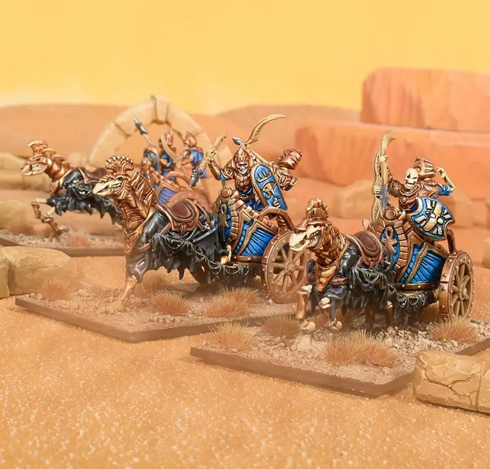 Bild von KoW Empire of Dust Revenant Chariots Regiment Kings of War Mantic Games Reiter