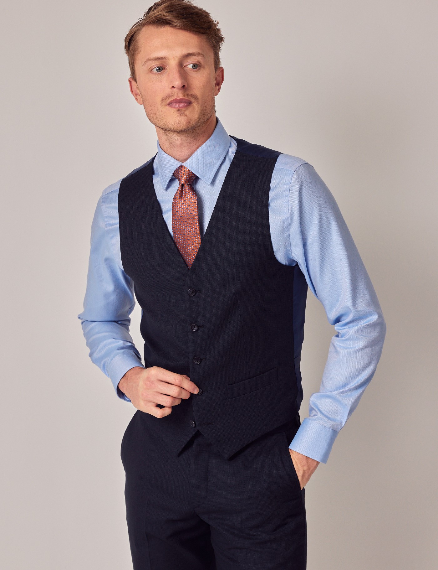Bild von Hawes & Curtis Anzugweste – Tailored Fit – 1913 Kollektion – Birdseye dunkelblau Marineblau Italienische Wolle Uni Men's