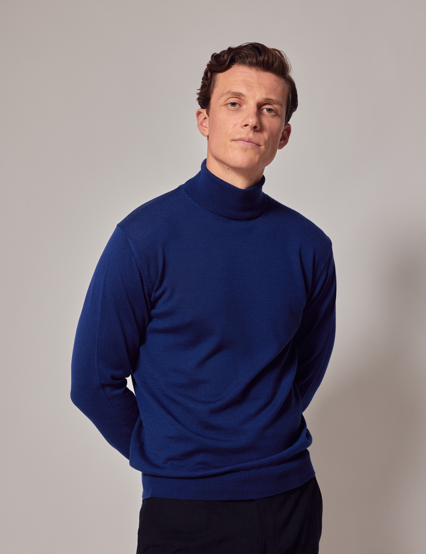 Bild von Hawes & Curtis Rollkragen Pullover – Slim Fit – Merinowolle – königsblau