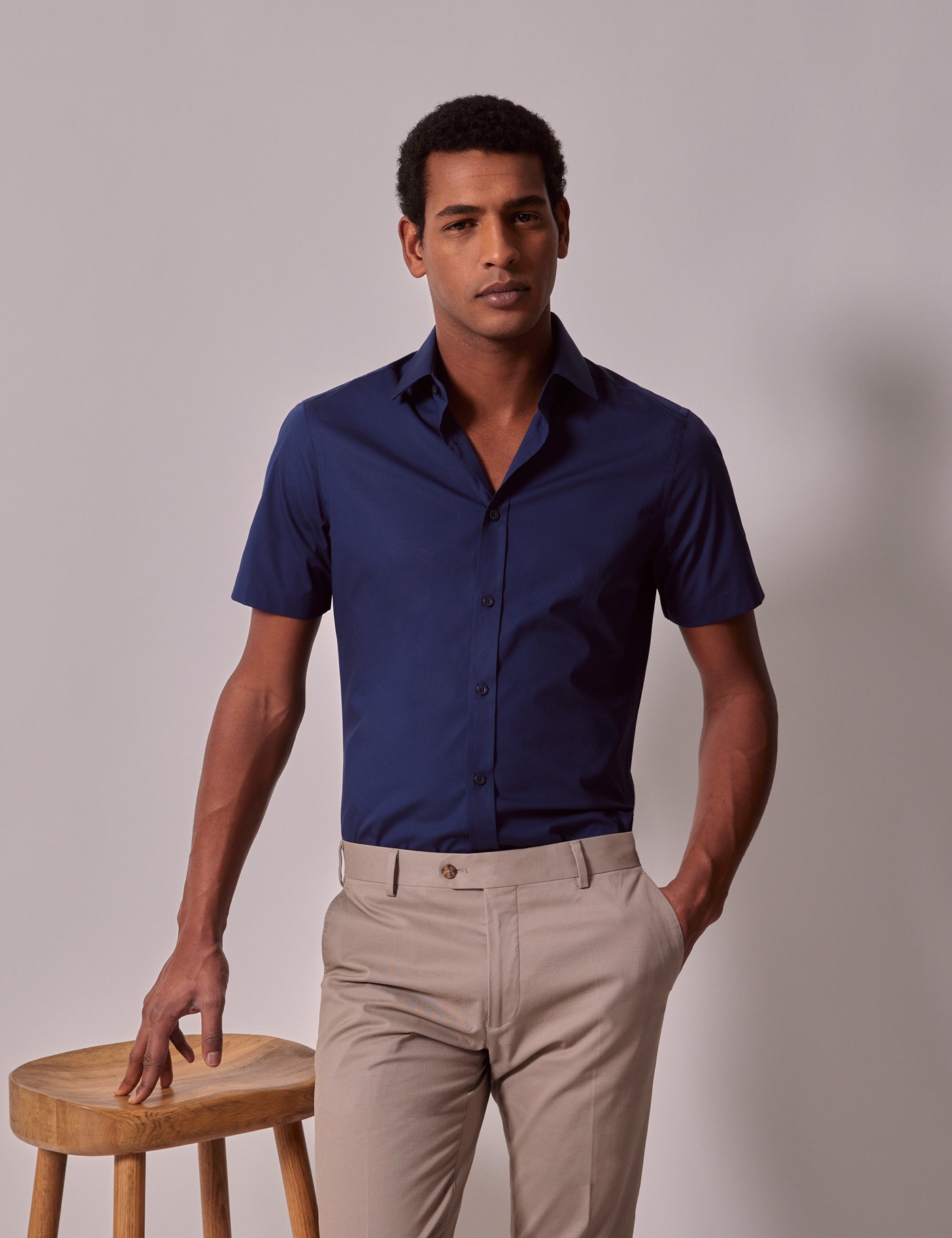 Bild von Hawes & Curtis Kurzarm Stretchhemd – Slim Fit – dunkelblau Marineblau Baumwollstretch Uni Men's