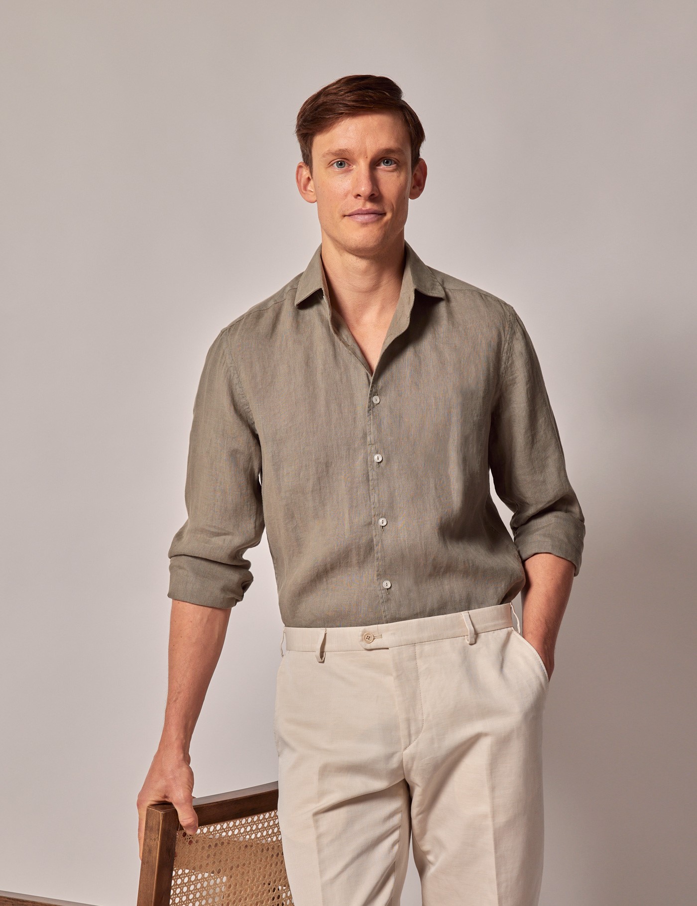 Bild von Hawes & Curtis Leinenhemd – Slim Fit – Haifischkragen – khaki