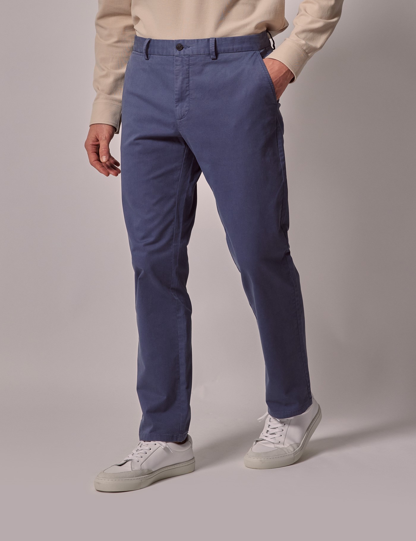 Bild von Hawes & Curtis Herren Chino – Baumwolle mit Stretch – Garment Dyed – blau