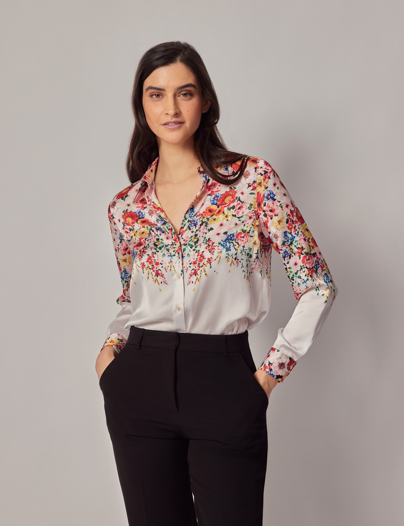 Bild von Hawes & Curtis Weiß & rote Bluse mit Blumenmuster – Satin – Boutique Kollektion Weiß/Rot Viskose Blumig Women's