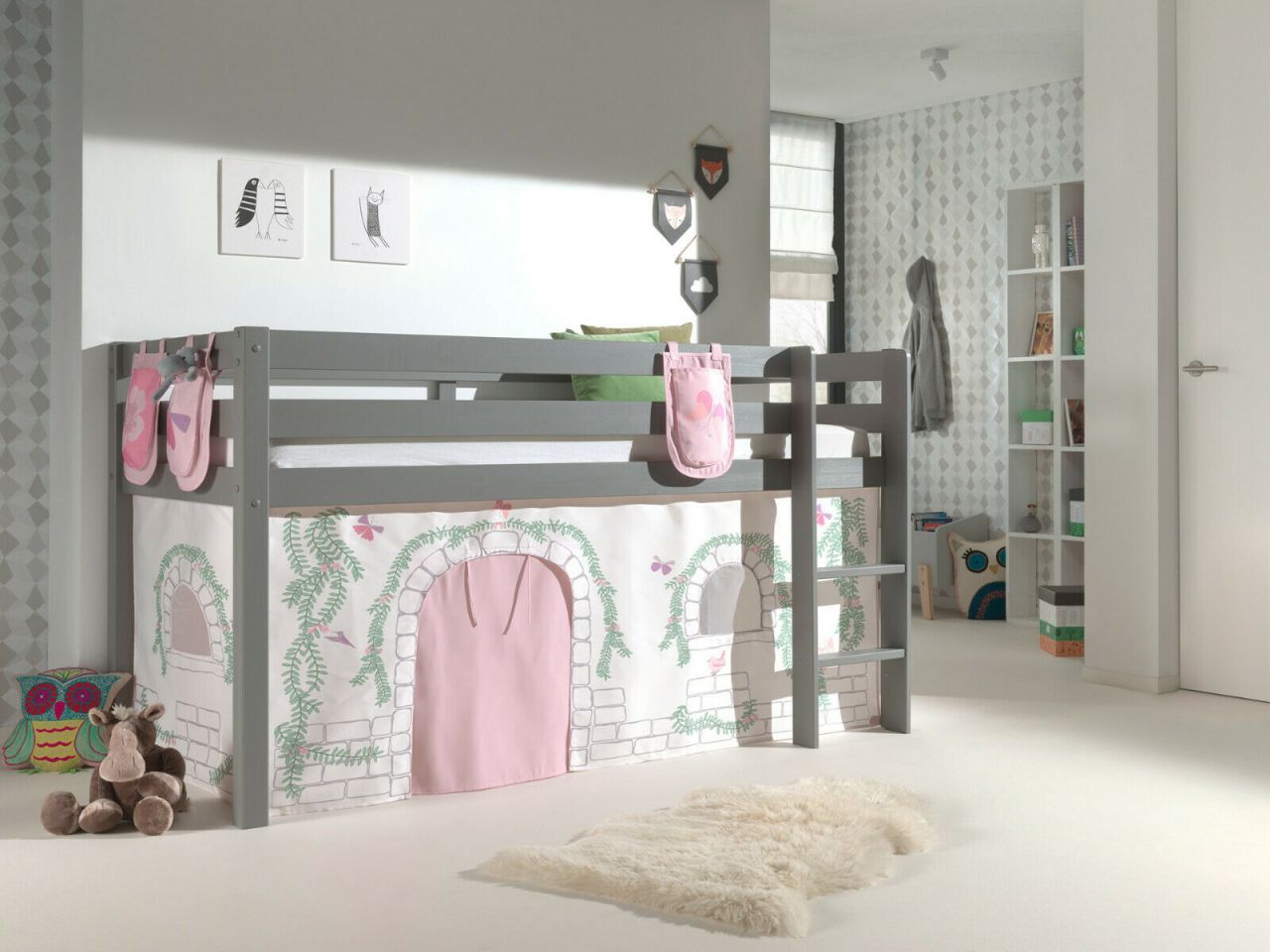 Bild von Spielbett Pino mit Textilset Vorhang und 3 Taschen "Birdy", Ausf. Kiefer massiv grau lackiert