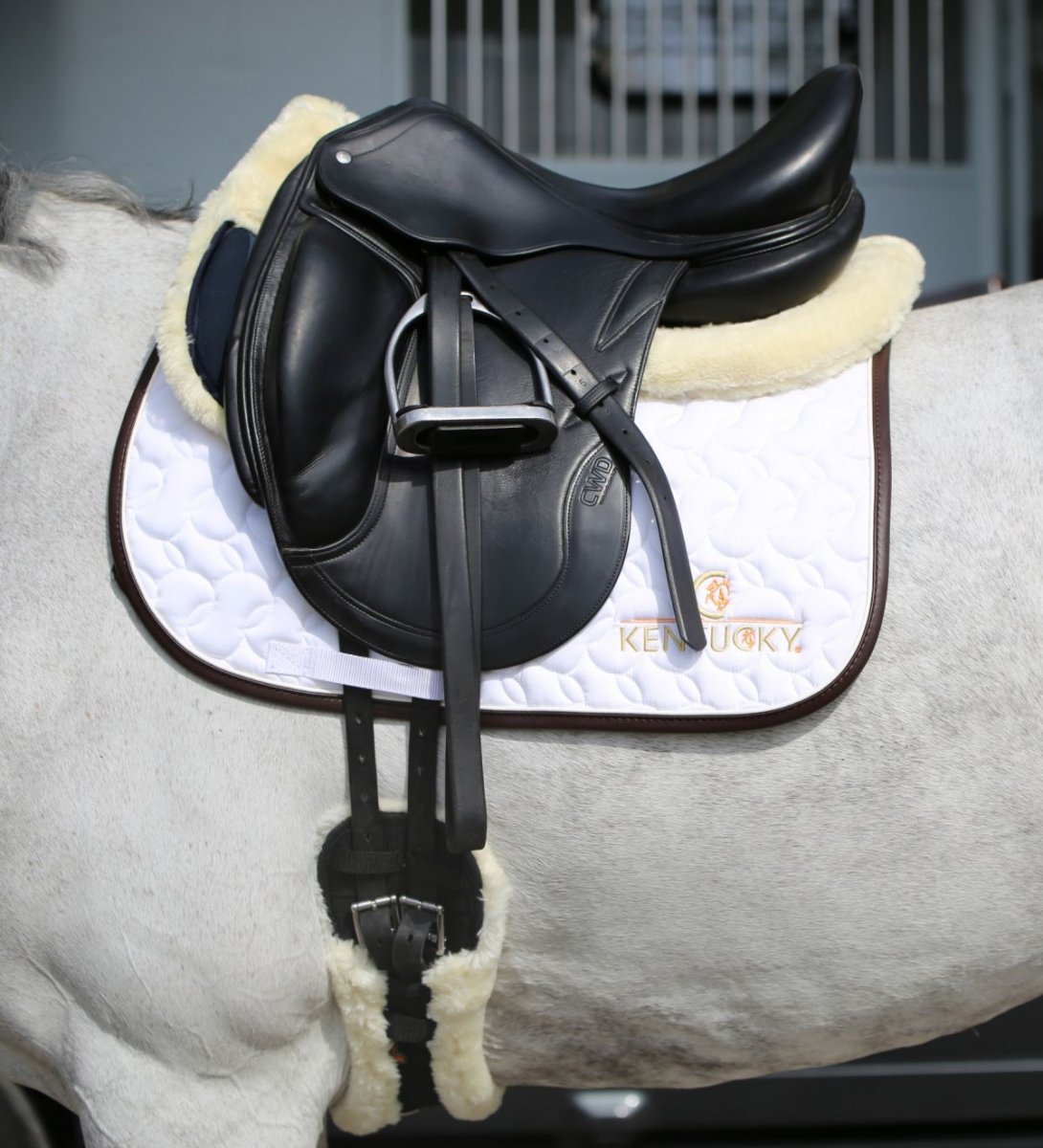 Bild von Kentucky Horsewear Lammfell Kurzgurt schwarz-natur 70 cm