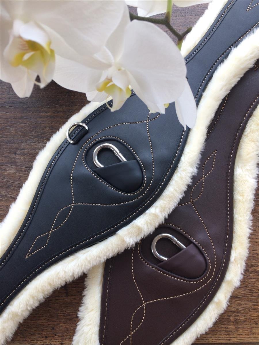 Bild von Kentucky Horsewear Lammfell-Sattelgurt ANATOMIC schwarz 135 cm