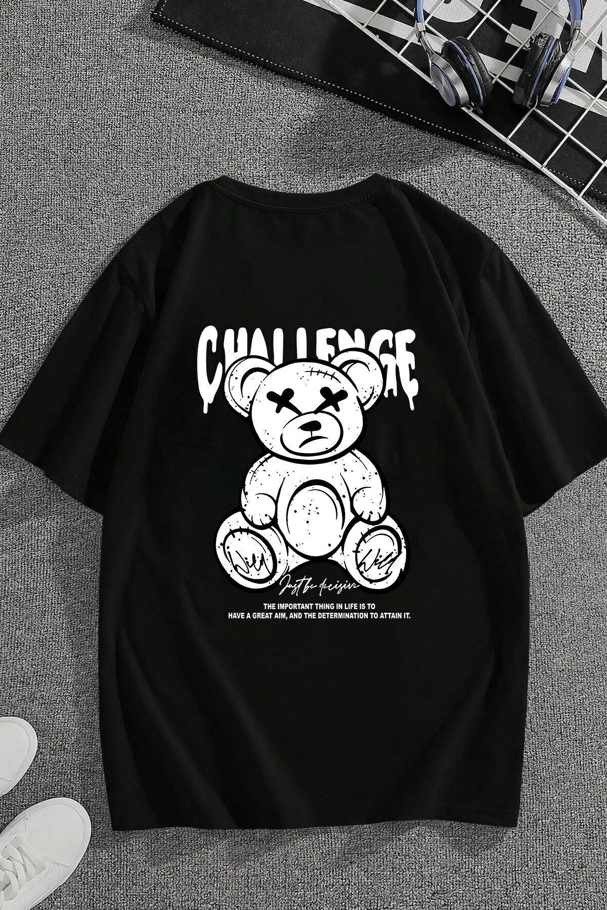 Bild von uyguntarz Unisex T-shirt Mit „challenge“-aufdruck Auf Der Rückseite - S/M
