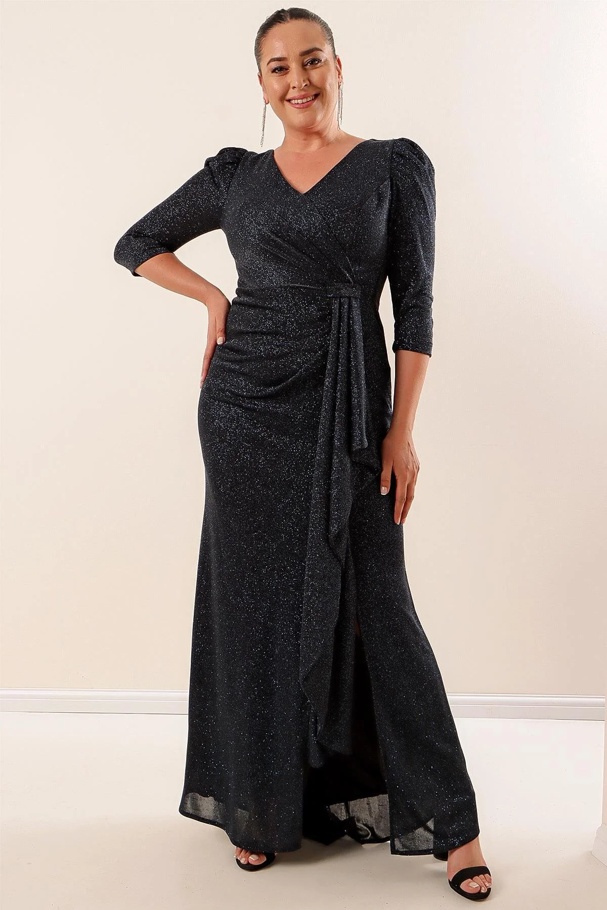 Bild von By Saygı Glitzerndes Kleid In Übergröße Mit Volant-futter Vorne für Damen - 2XL
