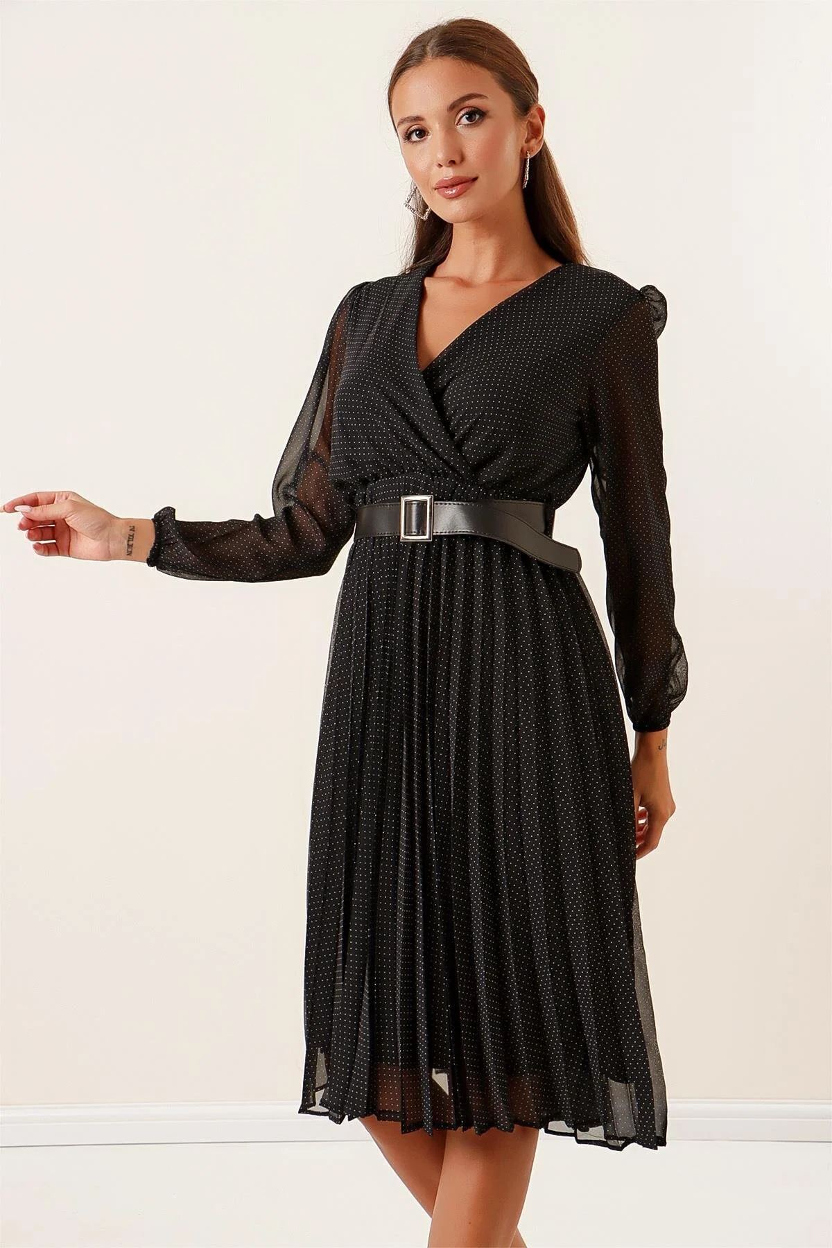 Bild von By Saygı Zweireihiges, Gepunktetes, Plissiertes Chiffonkleid Mit Kragen Und Gürtel, Schwarz für Damen - L