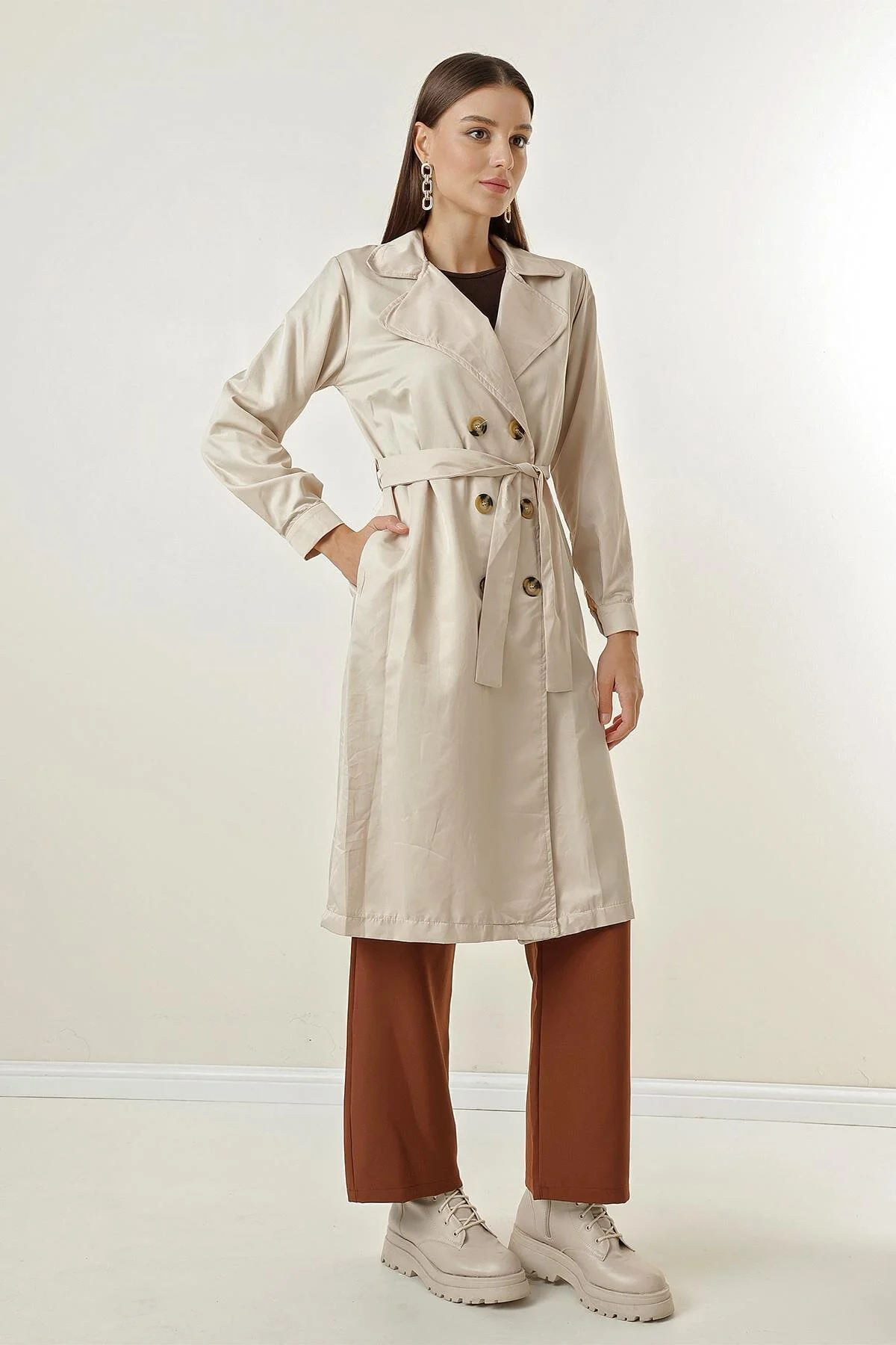 Bild von By Saygı Trenchcoat Aus Weicher Baumwolle Mit Umlegekragen, Taillengürtel Und Taschen für Damen - XL