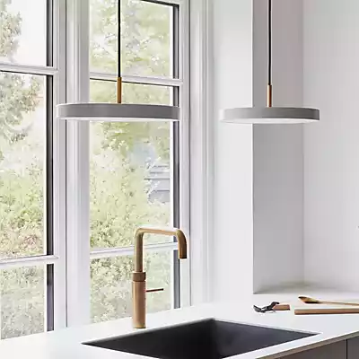 Bild von Umage Asteria Mini Pendelleuchte LED, nebelweiß - Cover messing - Ra 83