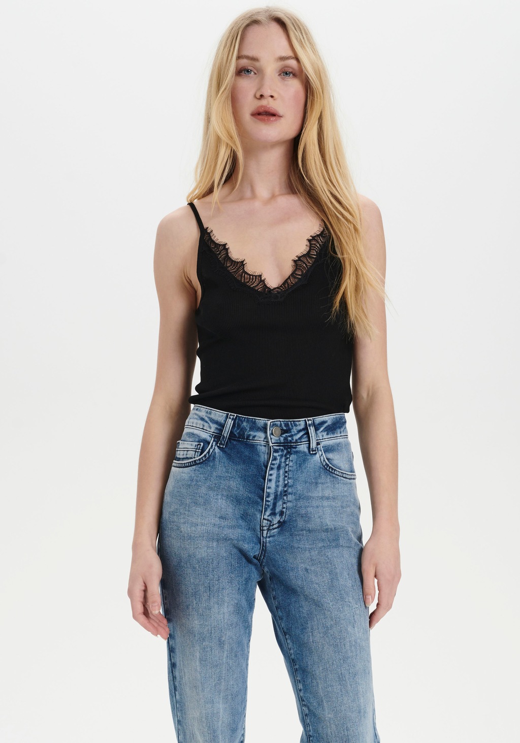 Bild von Saint Tropez Spaghettitop "SZ-MAYA STRAP TOP", mit Seidenanteil