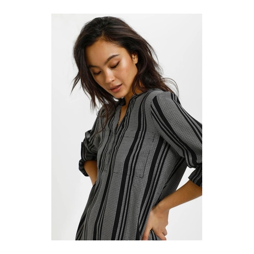 Bild von Kaffe Damen Women's V-Notch Neck Long Sleeves Casual Fit Printed Chest Pockets Blouse, Black/Chalk Small Diamonds, 32, KAFFE Langarmbluse Langarm-Bluse KAnoral