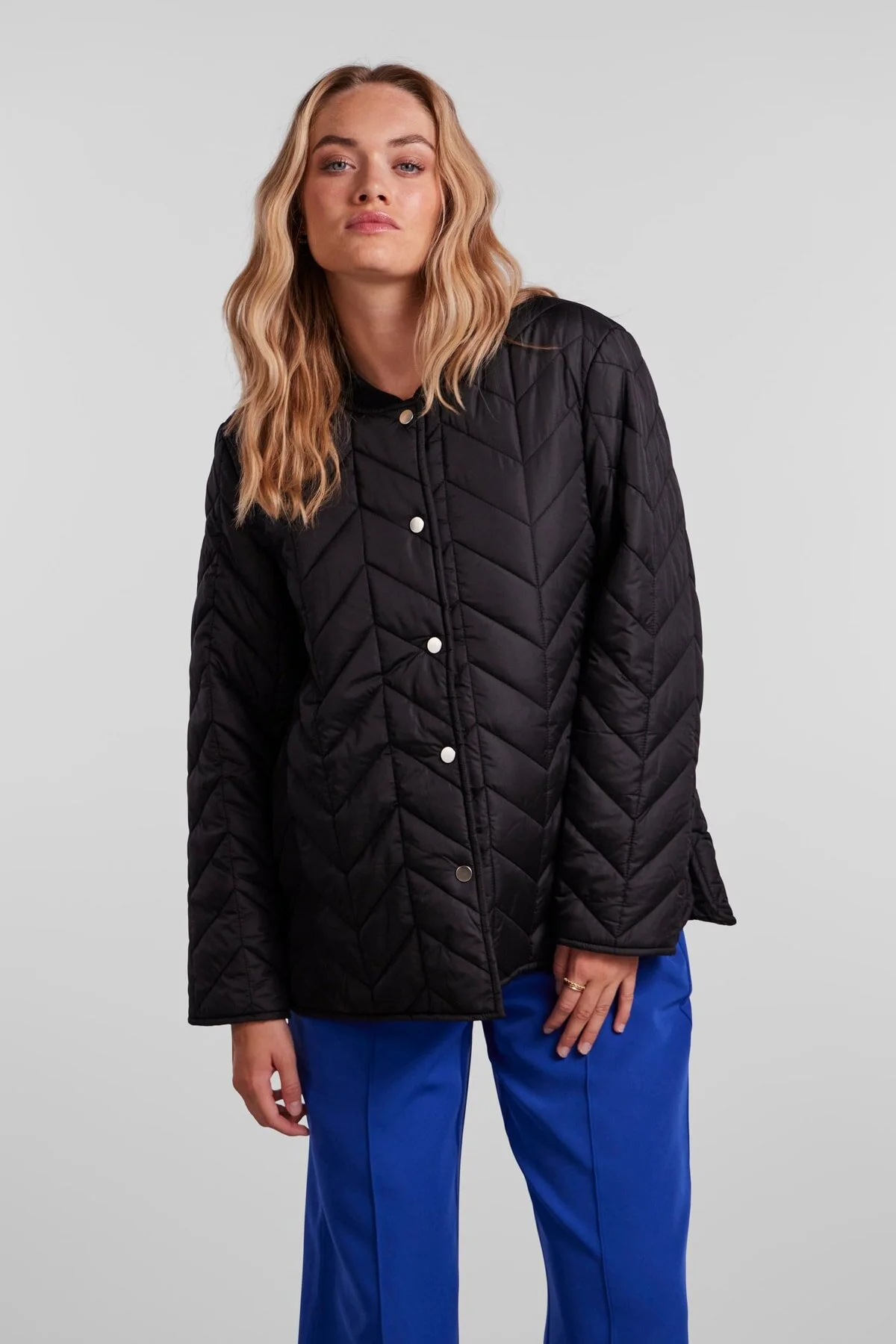 Bild von PIECES Jacke Schwarz Regular Fit für Damen - M