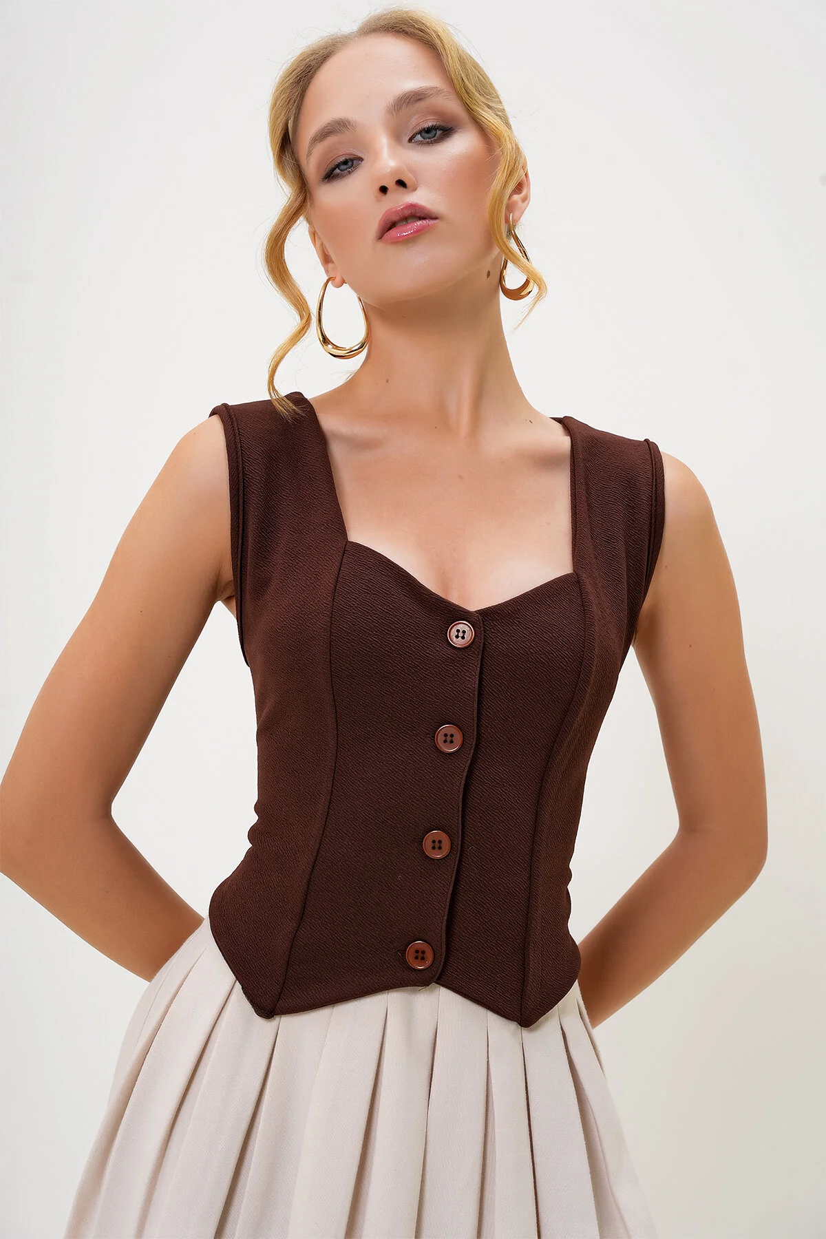 Bild von Trend Alaçatı Stili Braune, Geknöpfte Crop-weste Mit Herzkragen für Damen - XL